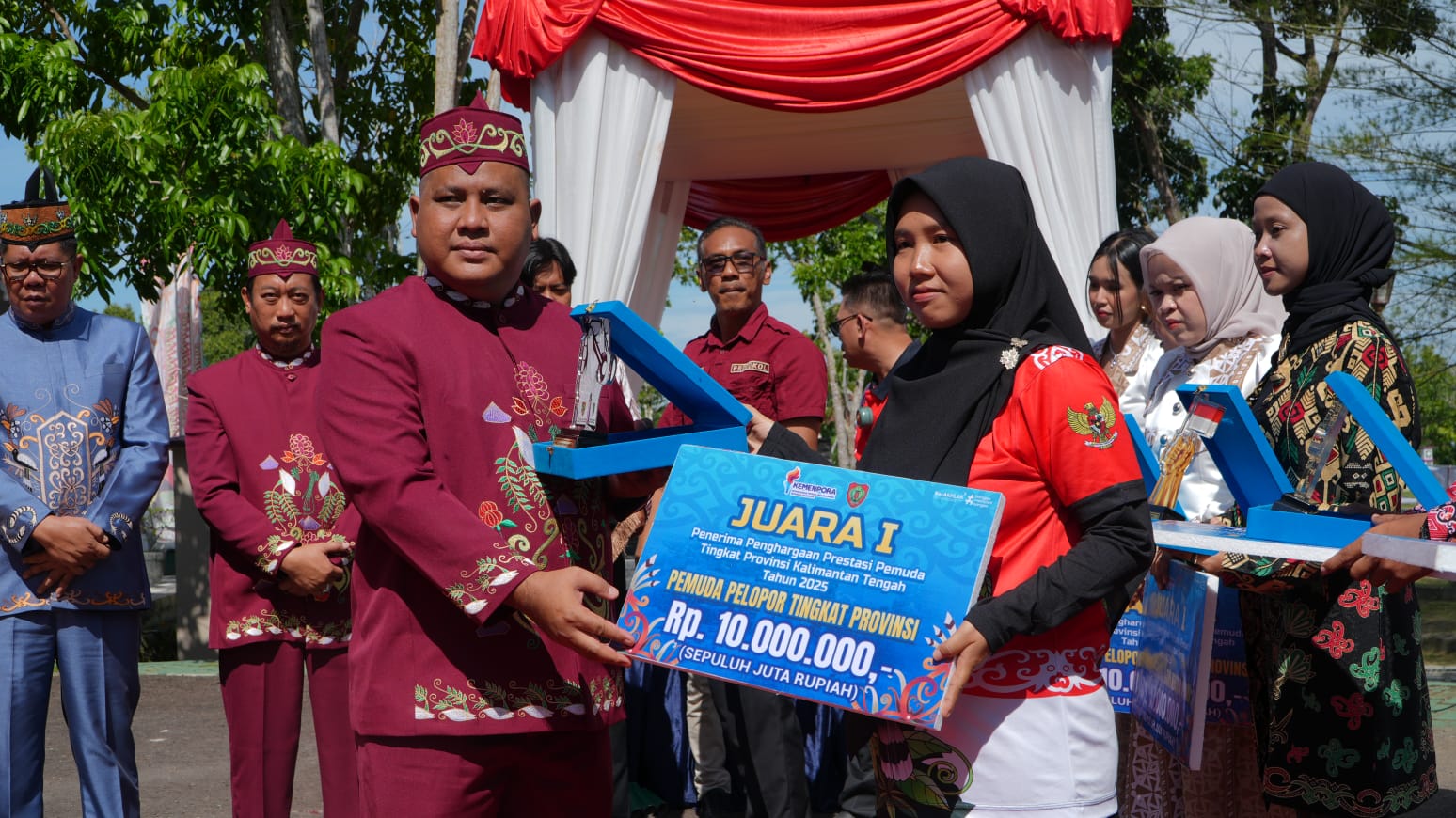 Dewi dari Kecamatan Kamipang Raih Peringkat Pertama Pemuda Pelopor Bidang Sumber Daya Alam, Lingkungan, dan Pariwisata Tingkat Provinsi Kalimantan Tengah 2025